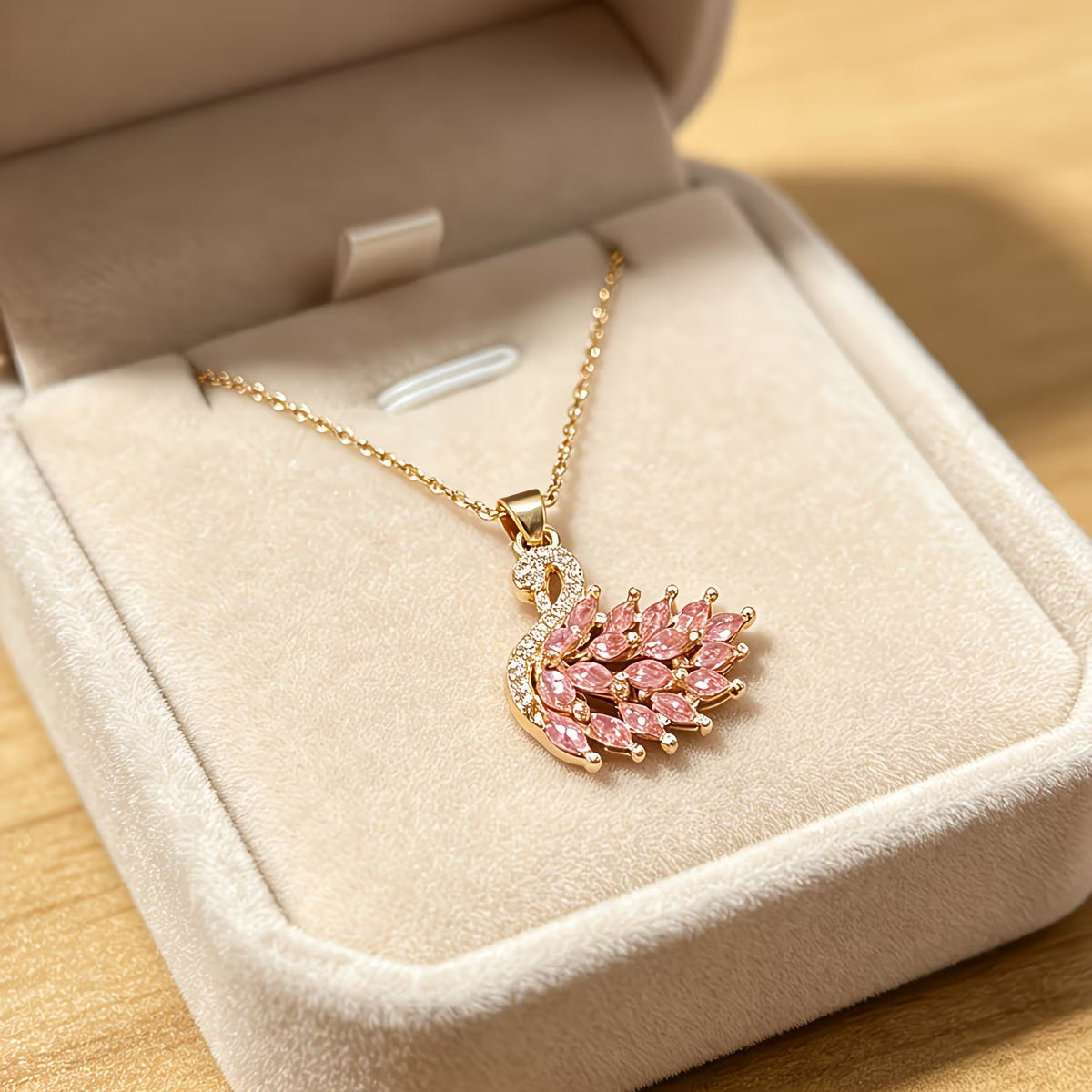 سنسلة البجعة  – Swan Necklace