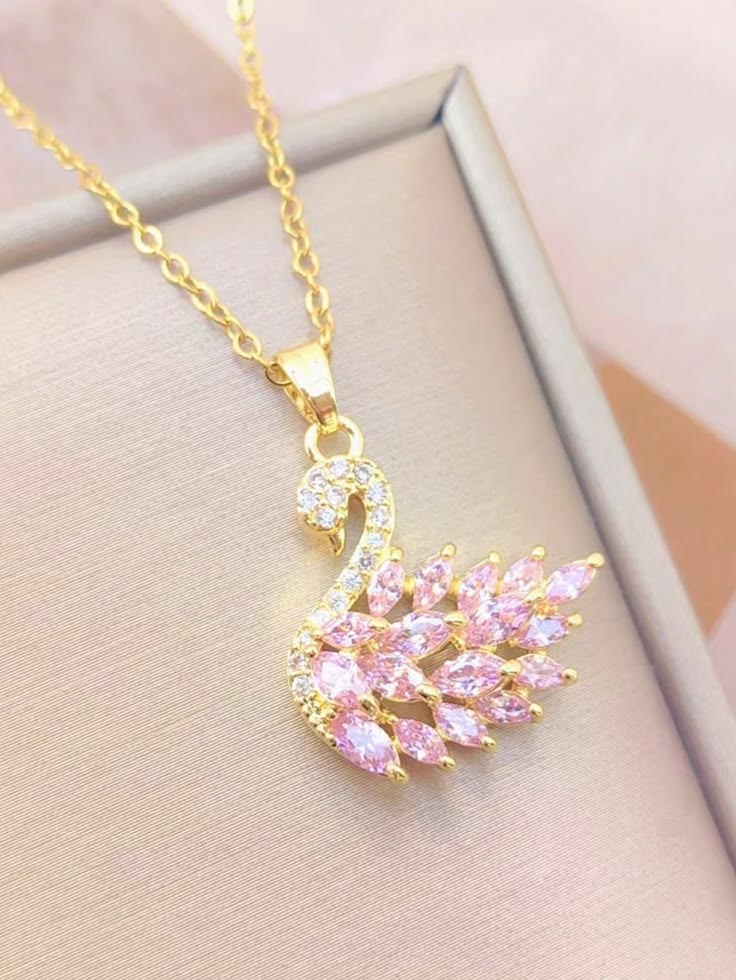 سنسلة البجعة  – Swan Necklace
